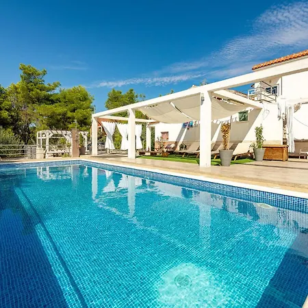 Stunning In With Kitchen Apartmán Vir