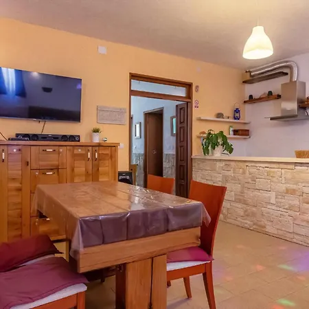 Stunning In With Kitchen * Vir